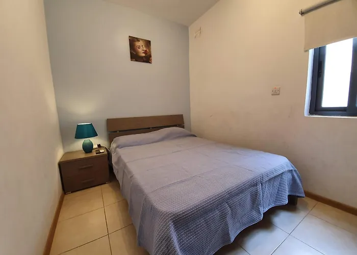 Cosy Close To Seafront A/C & Free W-Ifi