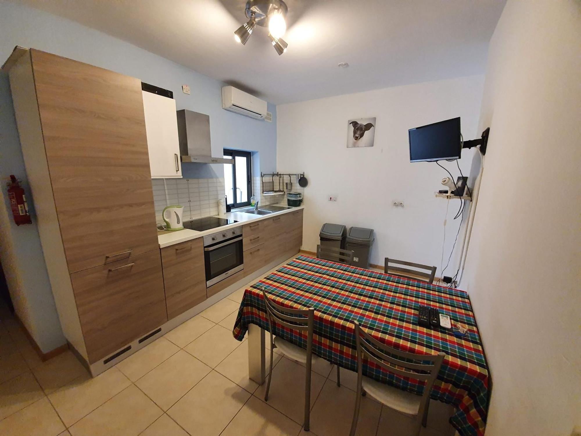 Apartment Cosy Close To Seafront A/c & Free W-ifi