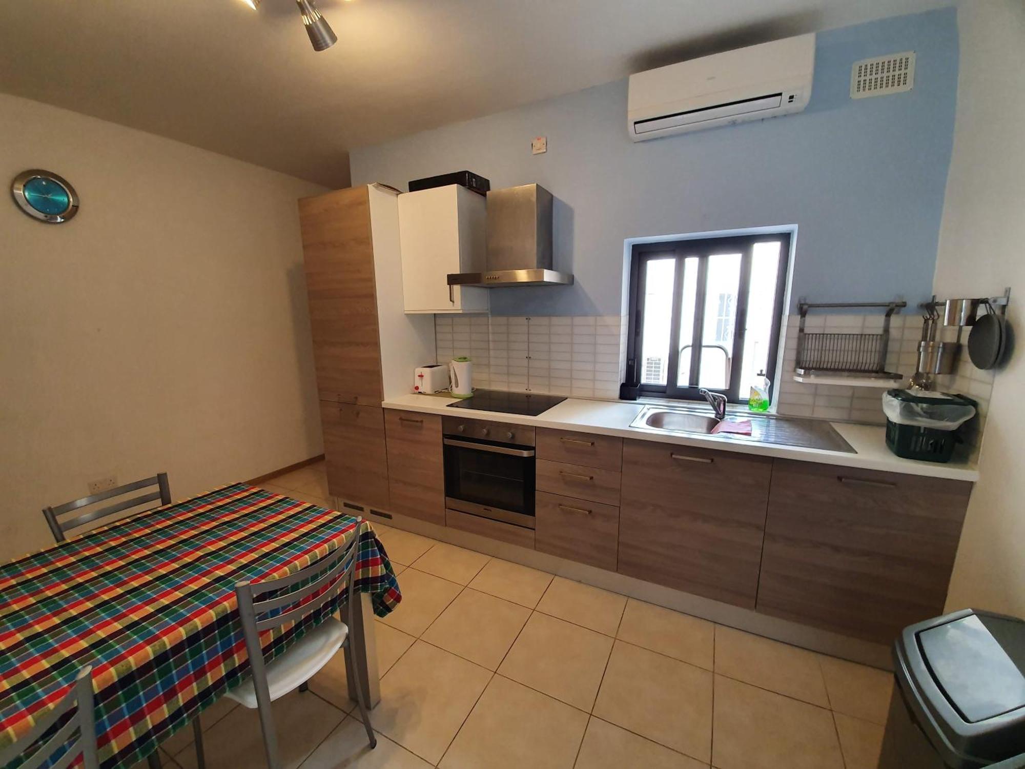 Cosy Close To Seafront A/c & Free W-ifi خليج سانت بول